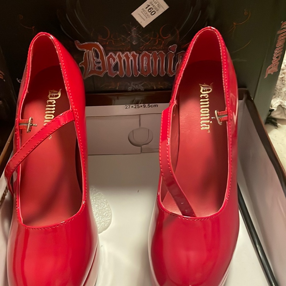 Demonia Dollys